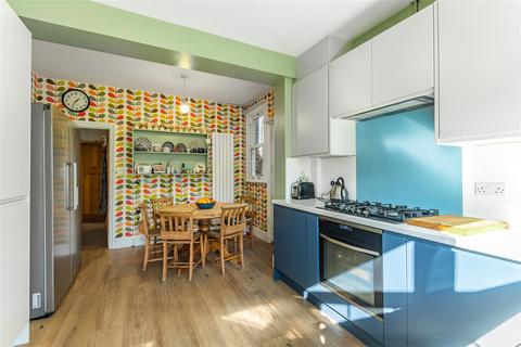 28 Beverley Crescent, Bedford, MK40 4BY