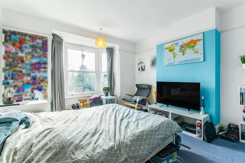 28 Beverley Crescent, Bedford, MK40 4BY