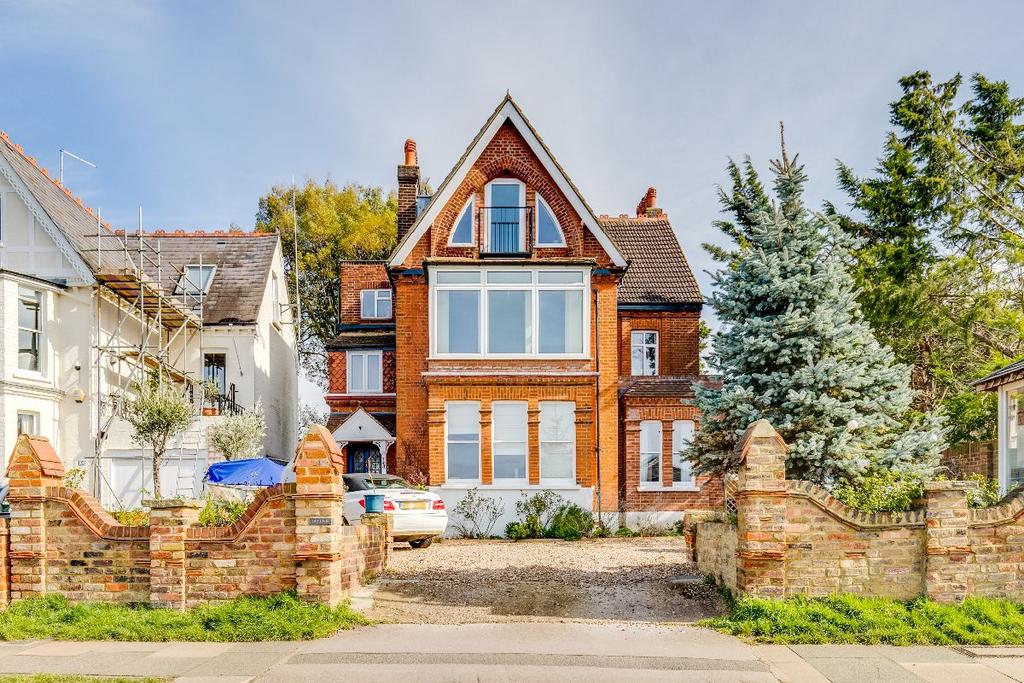 Lower Ham Road, Kingston upon Thames 2 bed apartment £550,000