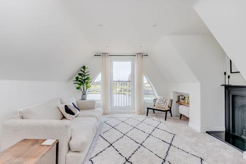102b Lower Ham Road, Kingston Upon Thames, KT2 5BD
