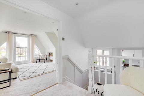 102b Lower Ham Road, Kingston Upon Thames, KT2 5BD