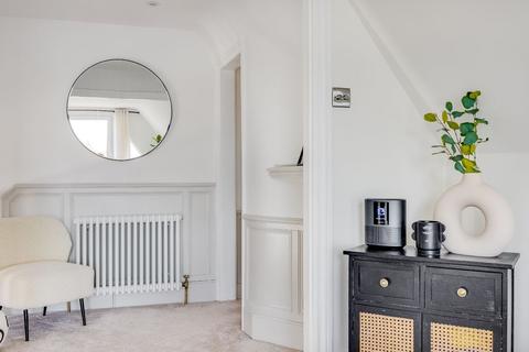 102b Lower Ham Road, Kingston Upon Thames, KT2 5BD