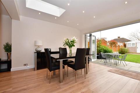 10 Eastry Road, Erith, DA8 1NN
