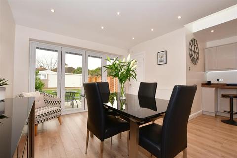 10 Eastry Road, Erith, DA8 1NN