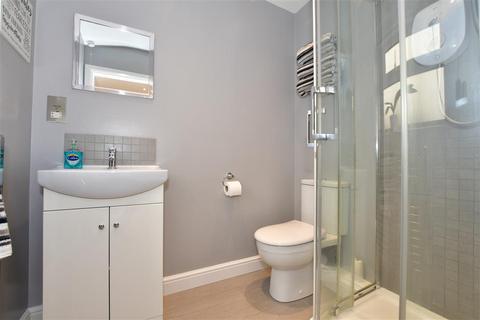 10 Eastry Road, Erith, DA8 1NN