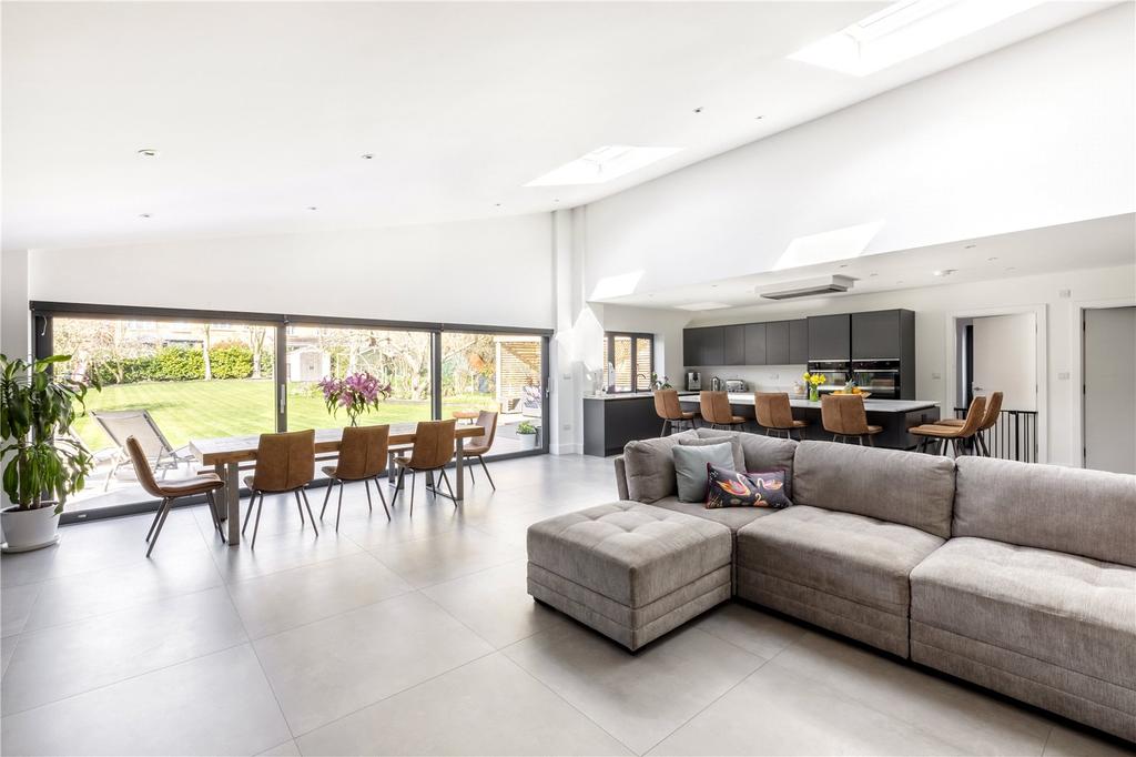 Sitting/Dining Room