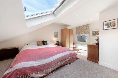 89 Biscay Road, London, W6 8JW