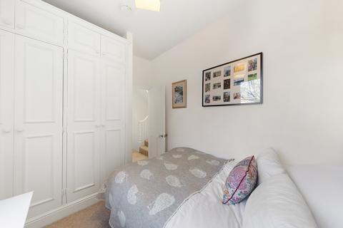 89 Biscay Road, London, W6 8JW