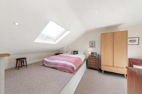 89 Biscay Road, London, W6 8JW