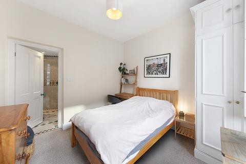 89 Biscay Road, London, W6 8JW