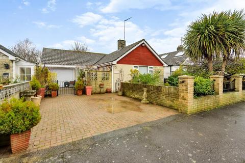 3 bedroom detached bungalow for sale - Weston-On-The-Green,  Oxfordshire,  OX25