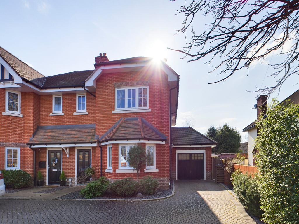 Bridge Road, Chertsey, Surrey, KT16 3 bed semidetached house £650,000