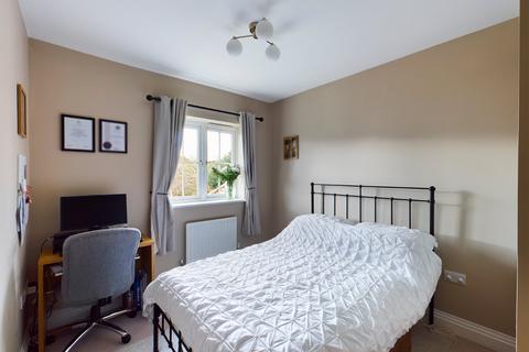 16 Bridge Road, Chertsey, KT16 8JN