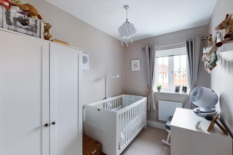 16 Bridge Road, Chertsey, KT16 8JN
