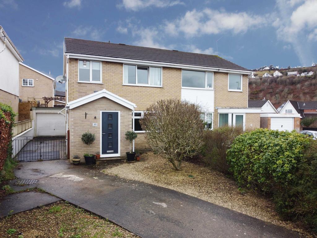 Highdale Close, Llantrisant, CF72 8QE 3 bed semidetached house £278,000