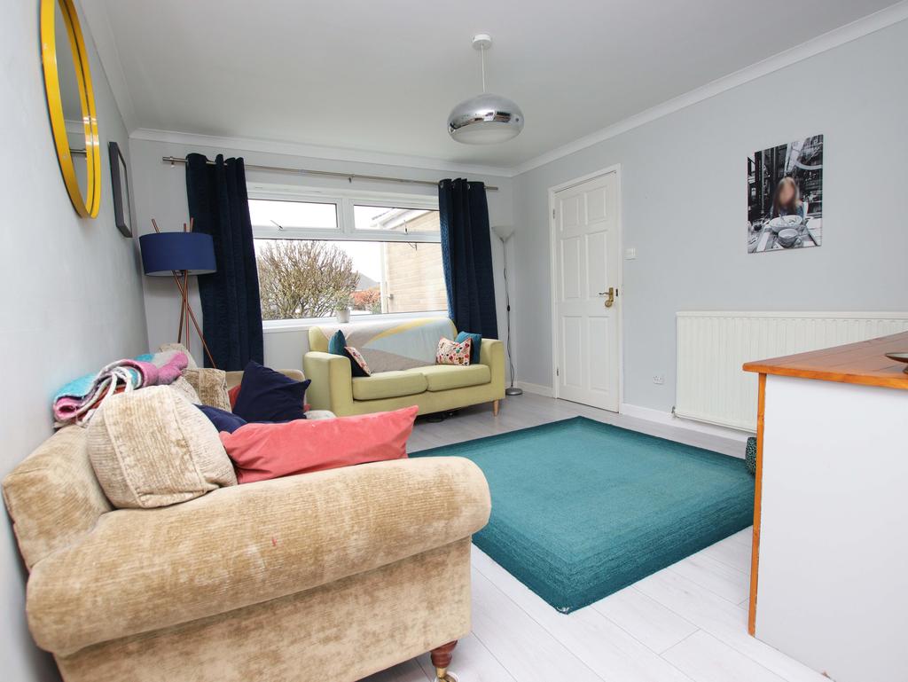 Highdale Close, Llantrisant, CF72 8QE 3 bed semidetached house £278,000