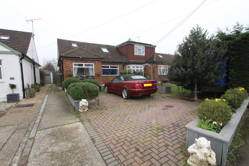 Raymonds Drive, Thundersley 4 bed semidetached house £425,000