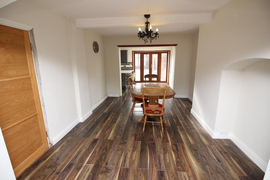 Highdown, Worcester Park KT4 3 bed semidetached house £750,000