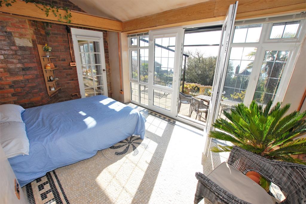Garden room/bedroom