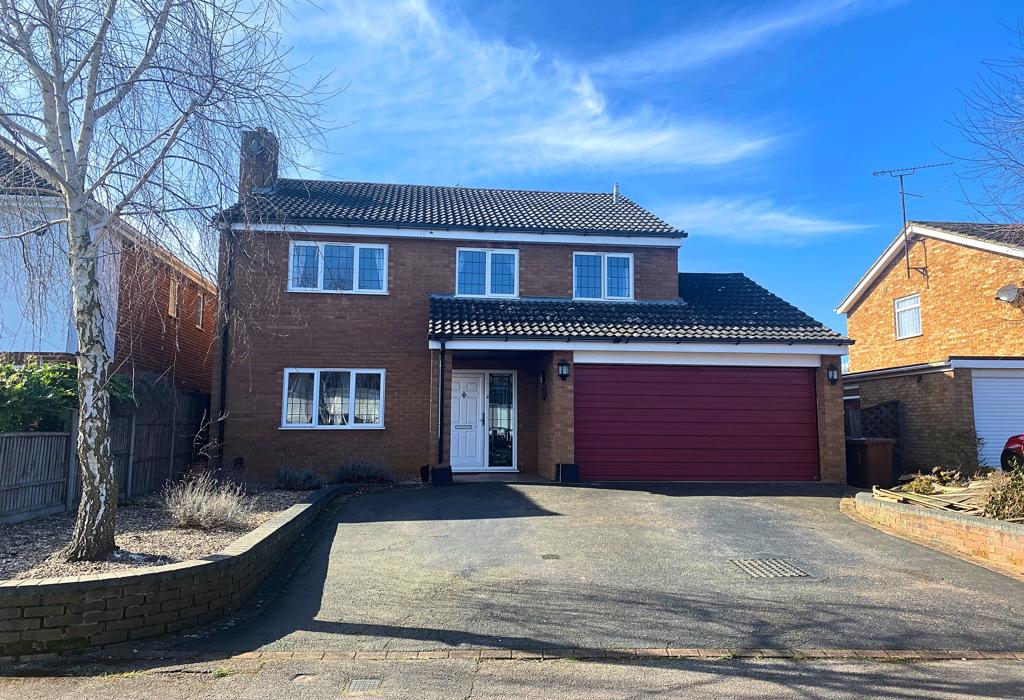 Walnut Way, Ickleford, Hitchin, Hertfordshire 4 bed detached house £