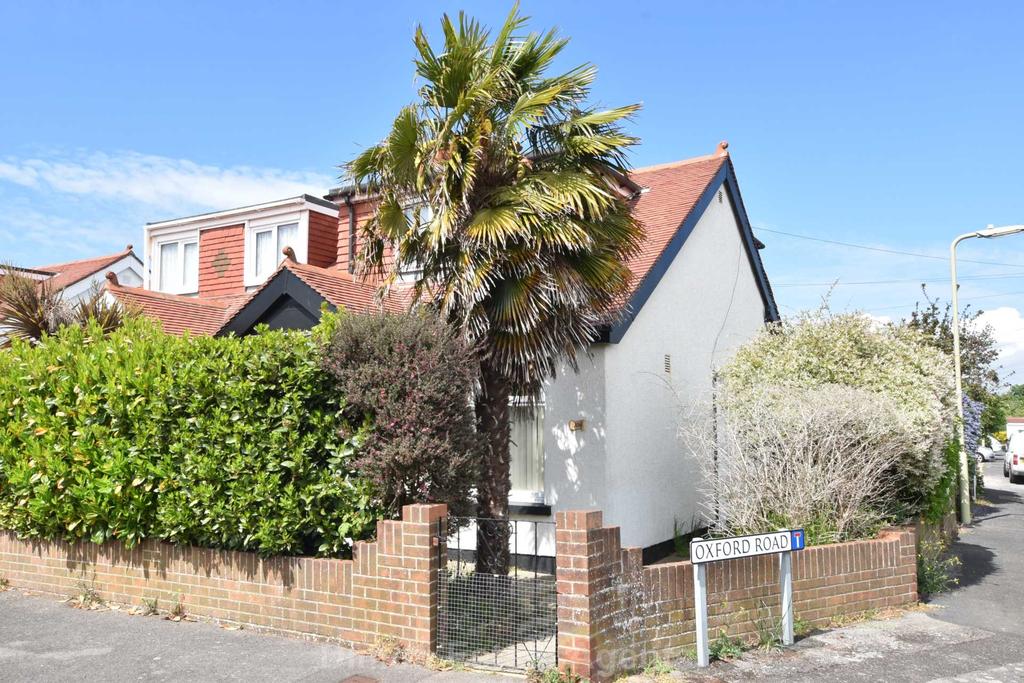 Southcroft Road, Gosport 4 bed semidetached bungalow £289,000