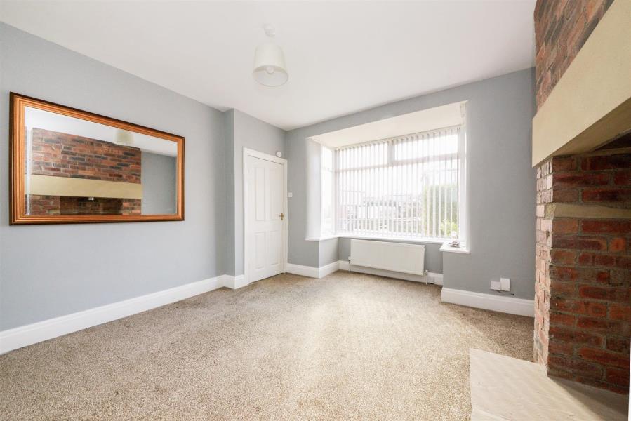 Gramfield Road, Crosland Moor, Huddersfield, HD4 5QD 2 bed semi