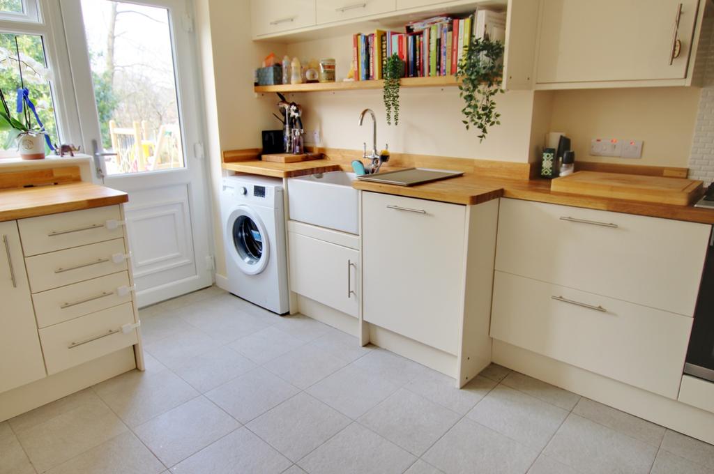 Rosebery Avenue, Hythe 3 bed semidetached house £335,000