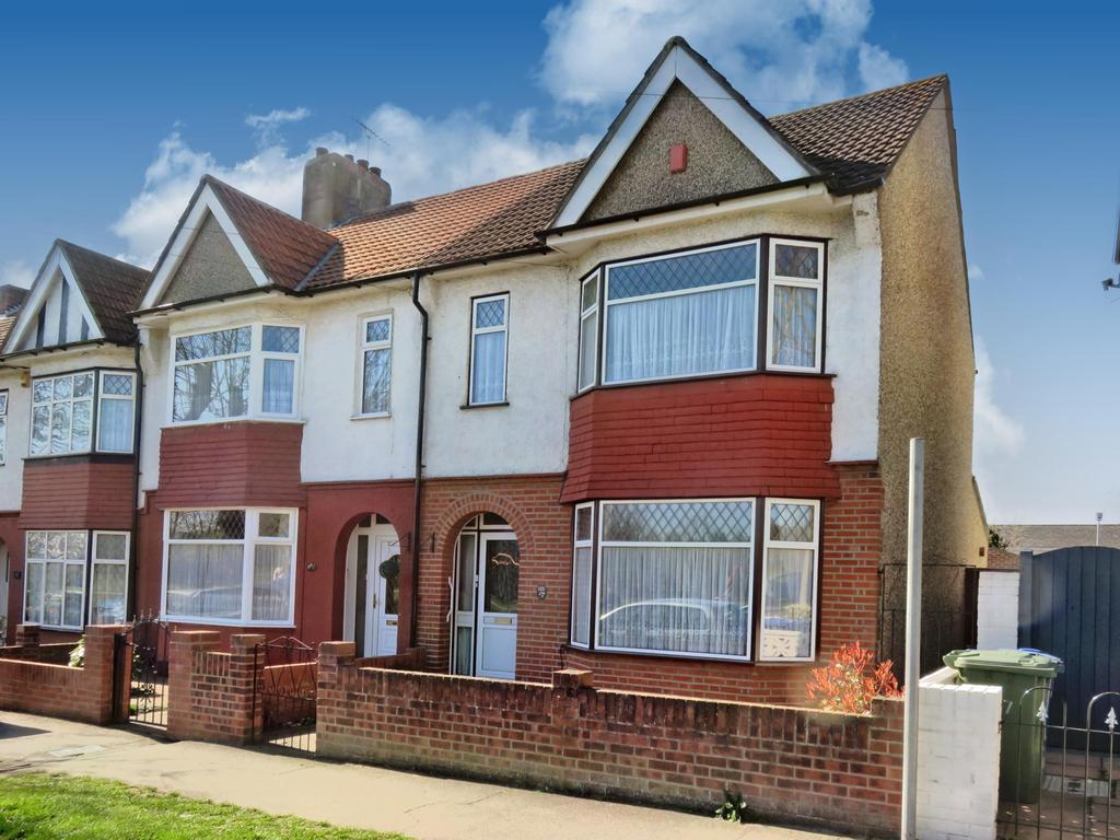 Parker Road, Grays RM17 2 bed end of terrace house £365,000