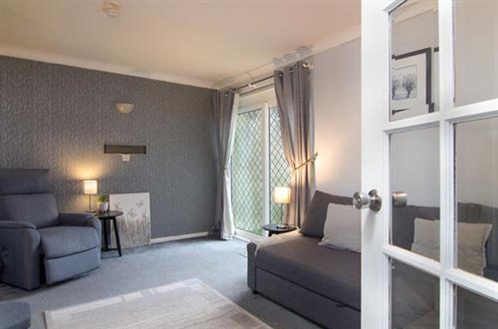 Park Avenue, Milngavie, G62 1 bed flat £95,000