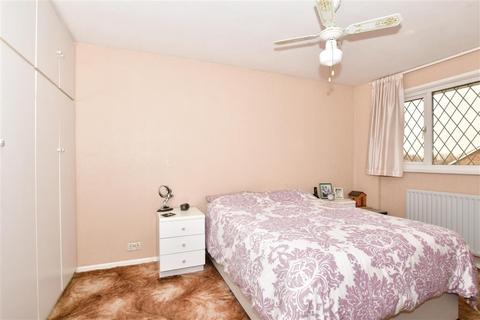30 Oaklands Road, Northfleet, Gravesend, DA11 8PA