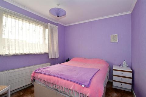 30 Oaklands Road, Northfleet, Gravesend, DA11 8PA