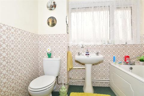 30 Oaklands Road, Northfleet, Gravesend, DA11 8PA