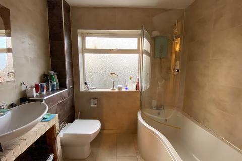 3 Knowle Gardens, West Byfleet, KT14 6EL