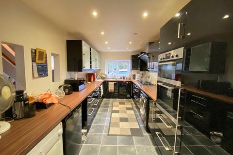 3 Knowle Gardens, West Byfleet, KT14 6EL