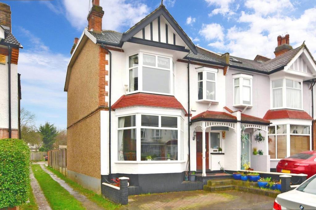 Empress Avenue, Woodford Green, Essex 4 bed semidetached house for