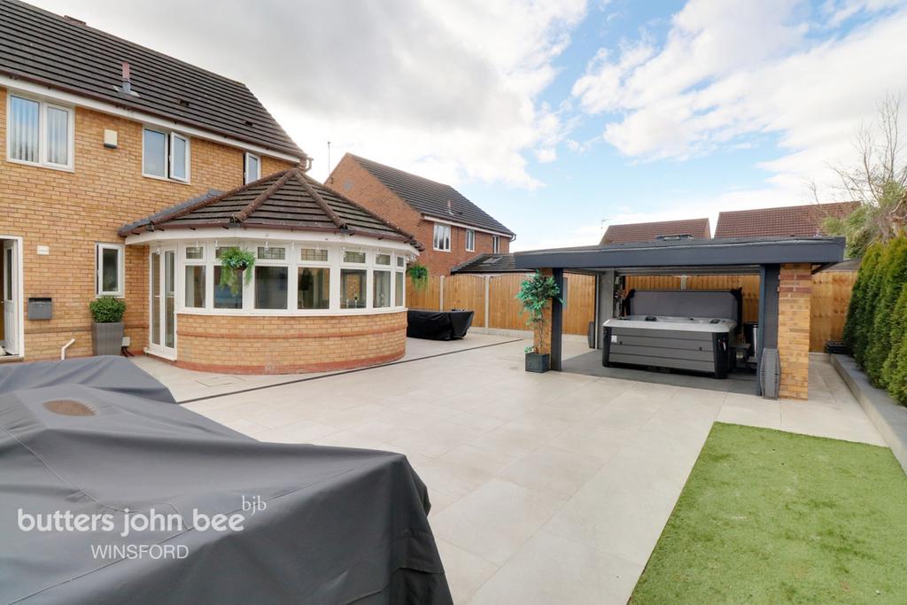 Hartwell Grove, Winsford 4 bed detached house £330,000