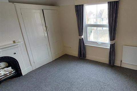2 bedroom flat to rent, Second Floor Flat, 2 Millfield, Folkestone