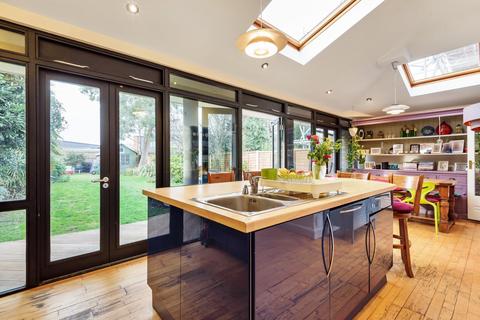23 Lancaster Gardens, Kingston Upon Thames, KT2 5NQ