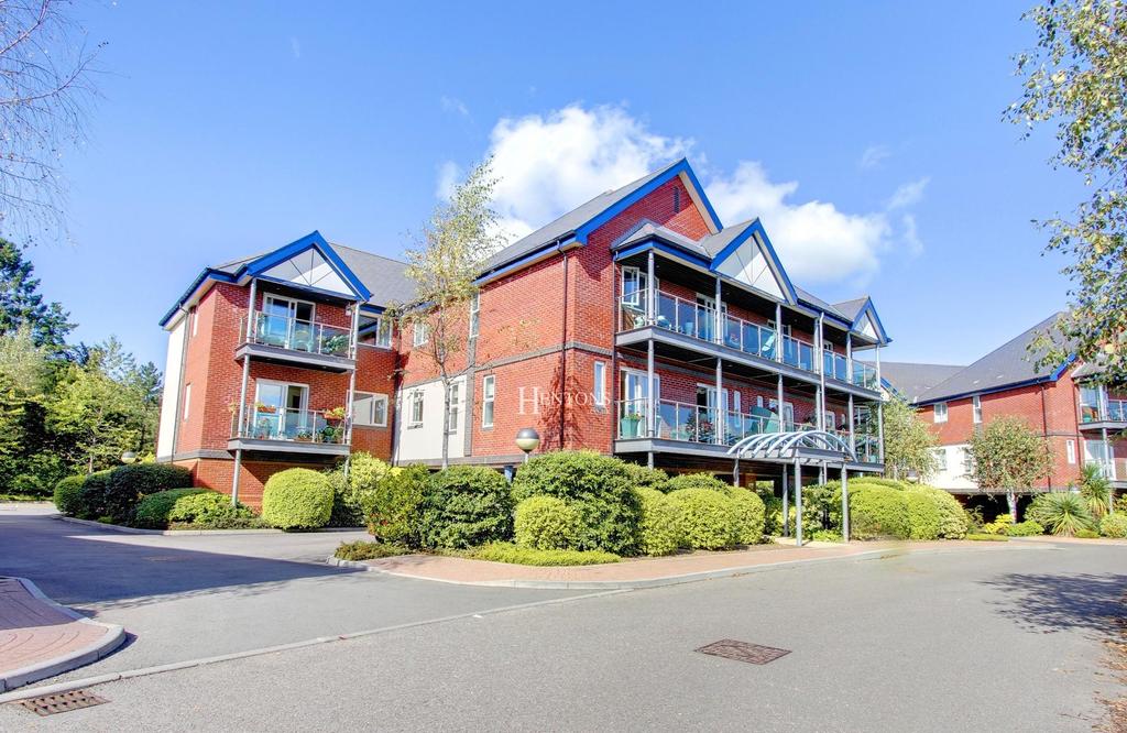 Cyncoed Gardens, Cyncoed, Cardiff 2 bed apartment £385,000