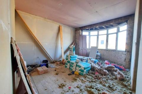 18 North Drive, Hounslow, TW3 1PX