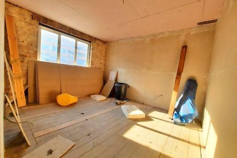 18 North Drive, Hounslow, TW3 1PX