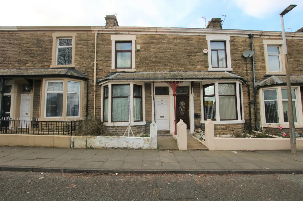 Brooklands Terrace, Blackburn... 3 bed terraced house £115,000