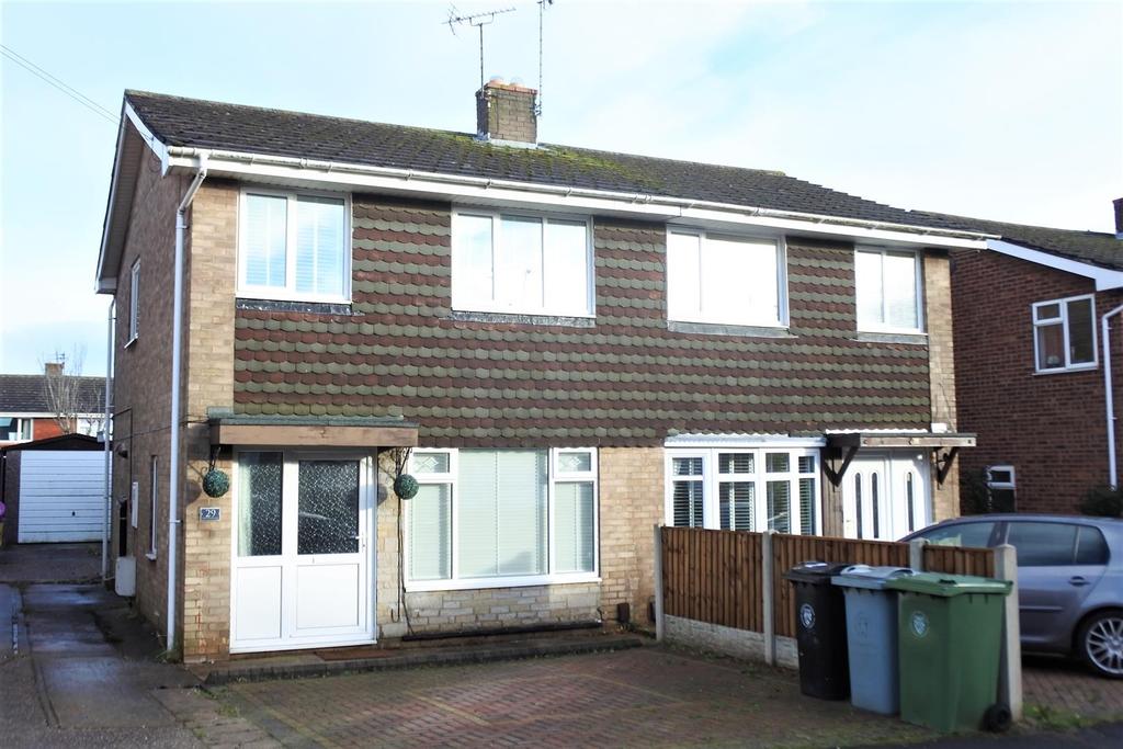 Hillingford Way, Grantham, NG31 3 bed semidetached house £175,000