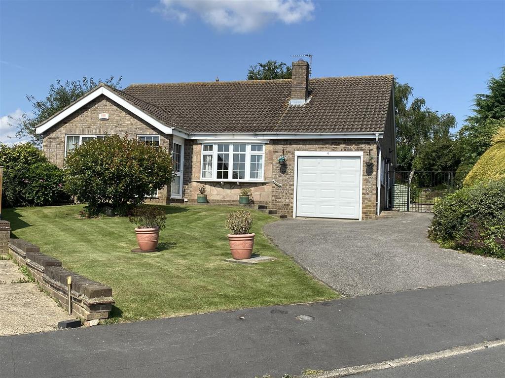 Lichfield Close, Grantham, NG31 3 bed semidetached bungalow £290,000