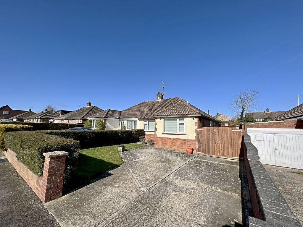 Buckland Avenue, Basingstoke RG22 6JH 2 bed semidetached bungalow £