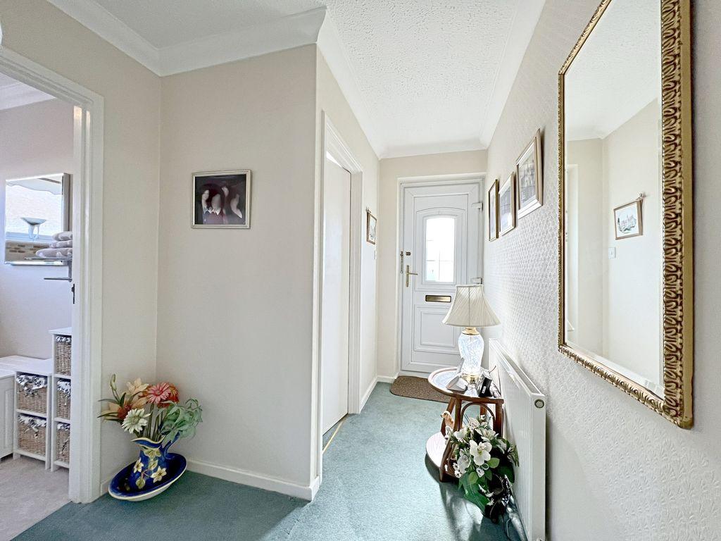Buckland Avenue, Basingstoke RG22 6JH 2 bed semidetached bungalow £