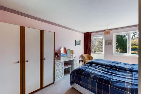 64 Crofters Mead, Croydon, CR0 9HT