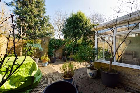 64 Crofters Mead, Croydon, CR0 9HT