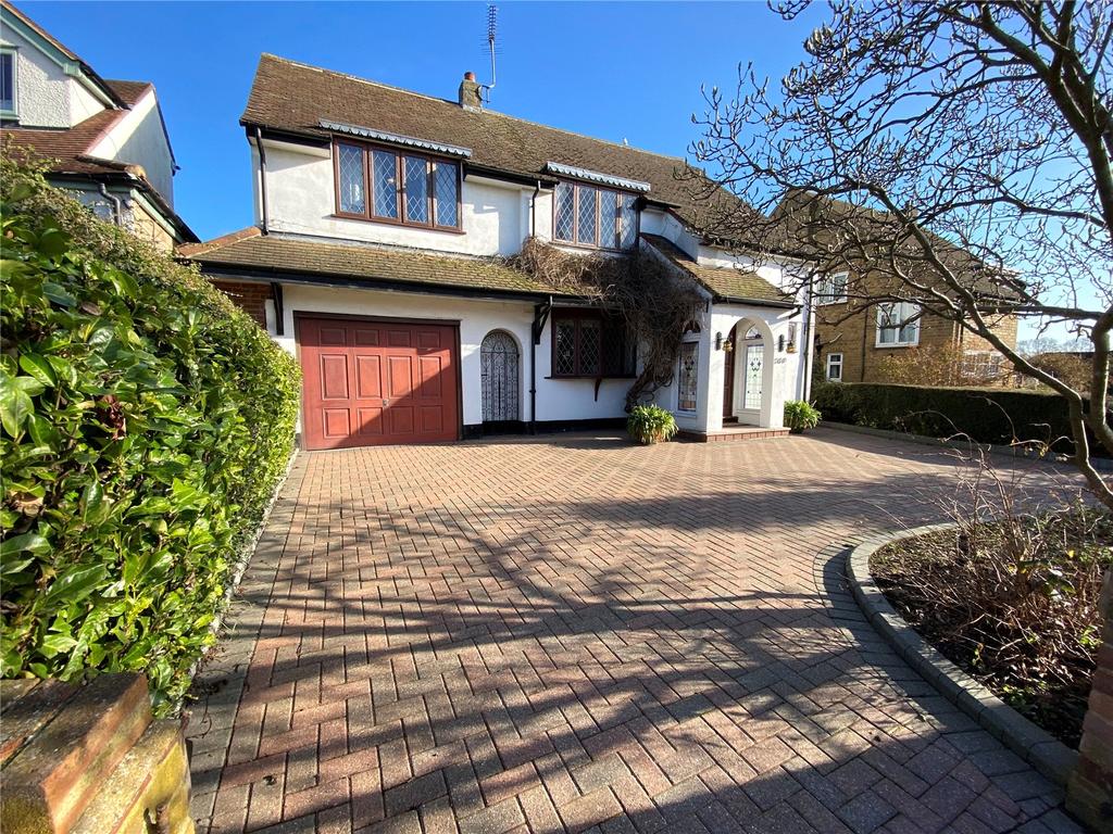 Daws Heath Road, Rayleigh, Essex, SS6 3 bed detached house £600,000