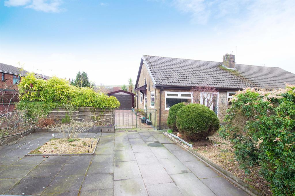 Stanley Drive, Darwen, BB3 2EL 2 bed bungalow £175,000